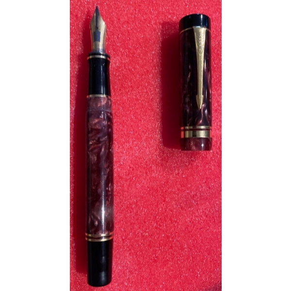 Collectable Red Parker Fountain Pen Stamped 18k 750 