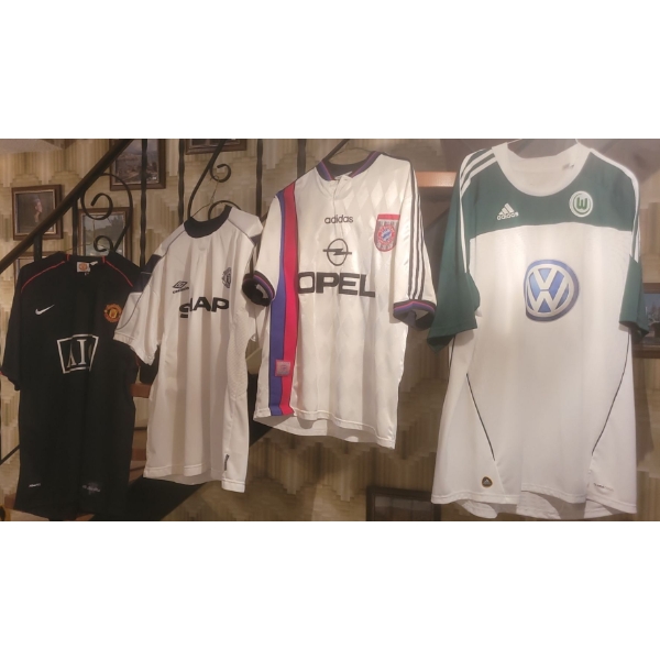 Adidas, Umbro, Nike Soccer Jerseys L/XL (4); Manchester United, FC Bayern Munchen, VFL Wolfsburg