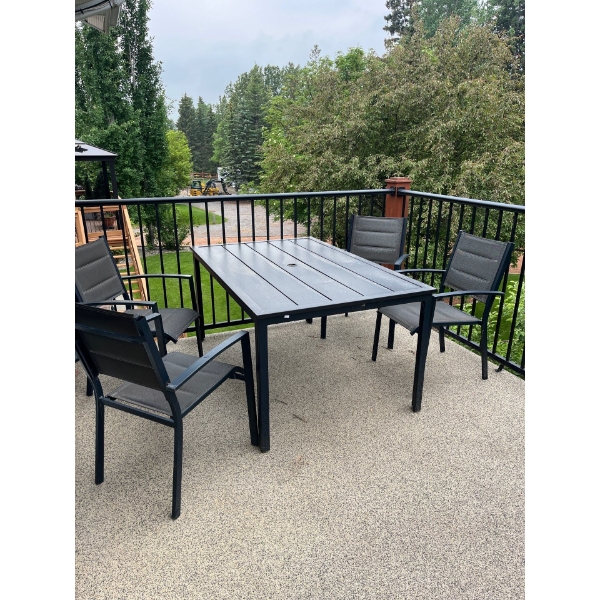 Patio  Table Sturdy Metal 4 Chairs & Umbrella 