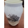 Image 4 : Wedgwood Pitcher 5 T, Royal Copenhagen Vase 7 T, Rosenthal Bowls 8.5" Top, 4 T/ 8", 3.5 T