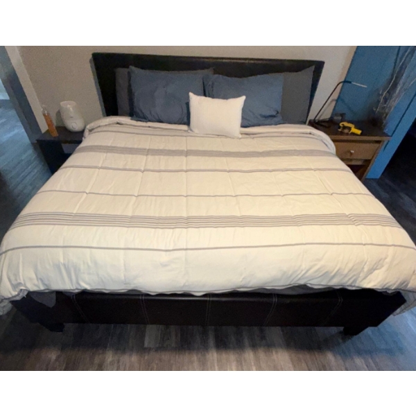Comfy King Sized Bed w/ Bedding- Douvet & Sheets  Mattress Is In Great Shape!