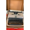Image 1 : Lovely Underwood Universal Typewriter 
