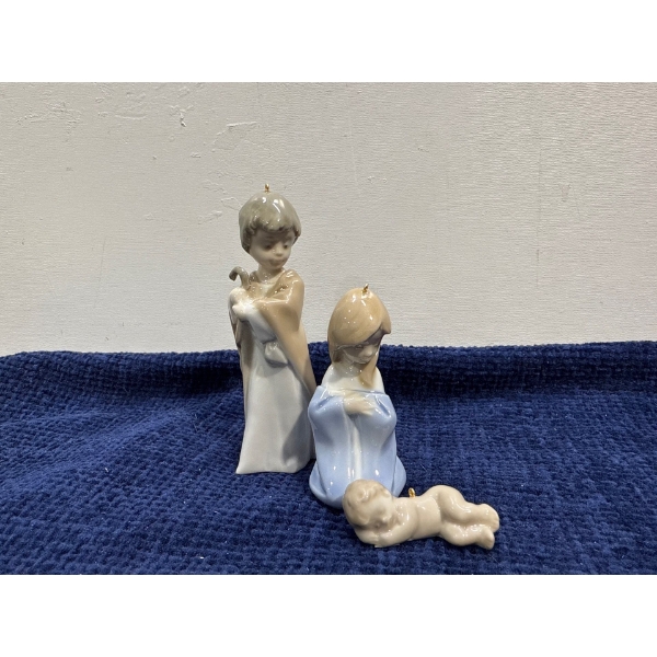 LLADRO "Mini Sagrada Familia" 1.5Wx4T, 1Wx2.5T, 1.5Wx1T (with original box)