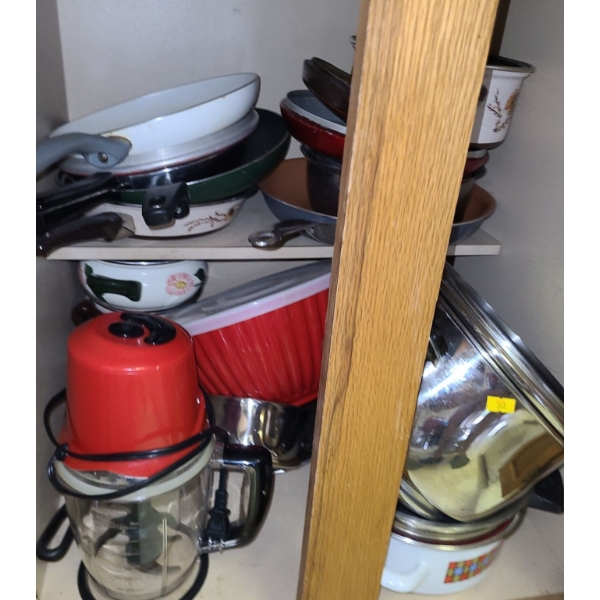 Contents of Cupboards and Cutlery Drawer: Pots, Frying Pans, Bakeware, Casseroles, Cutlery and More!