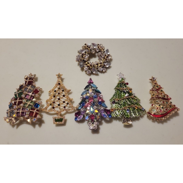 Captivating & Highly Collectible AVON Holiday Broach Collection 3.5T