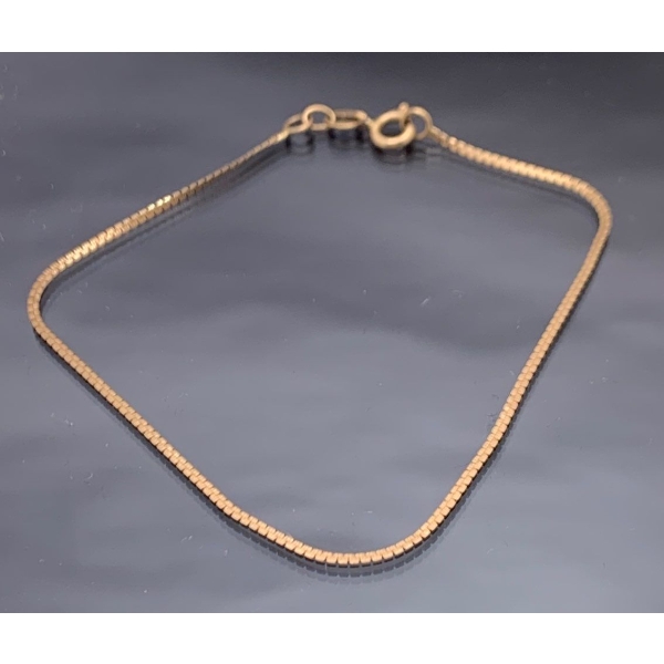 Lovely Dainty 10k Gold Bracelet, Weighs 0.8g 