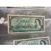 Image 12 : 12 1976 Canadian $1 Bills