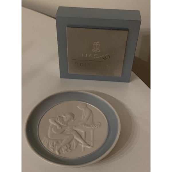 LLADRO  Porcelain Plate (3L) & LLADRO Privilege Sign (3L) 