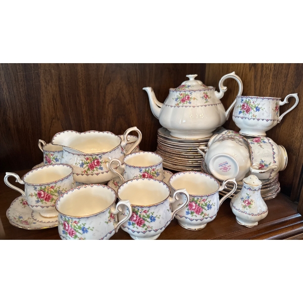 Fine Bone China Tea Set with Floral Design â€“ Complete 28-Piece Set