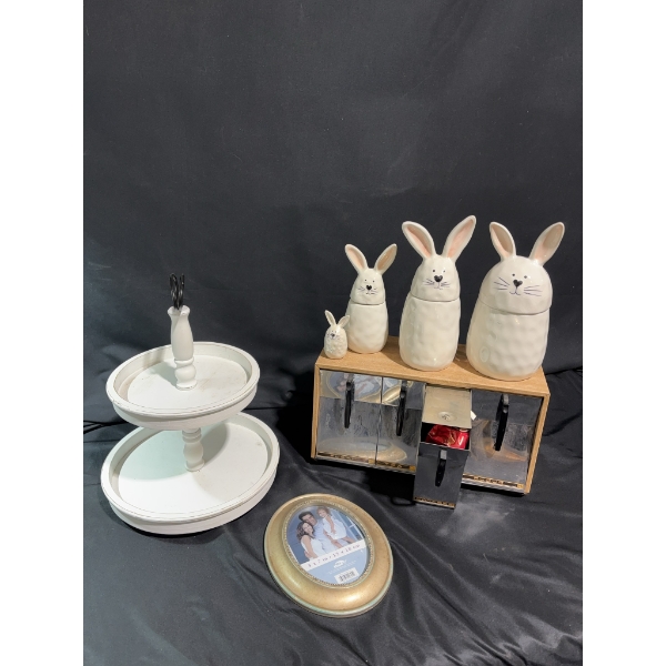 Rabbit Containers, Drawer Set, Tiered Tray &