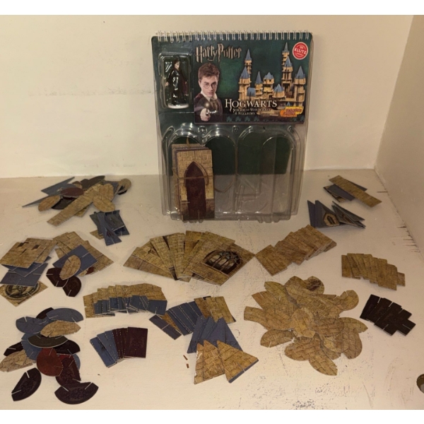 Harry Potter's Hogwarts School Of Witchcraft & Wizardy Building Cards Set