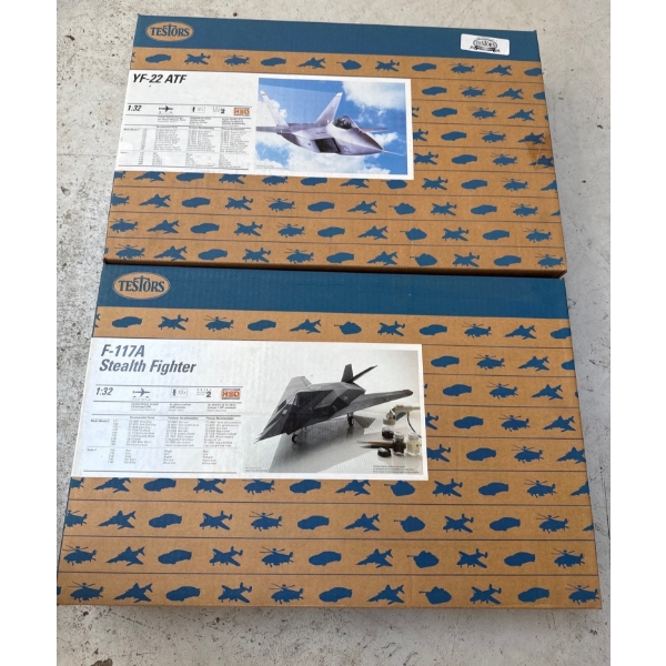 YF-22 ATF Plane 1:32 Sc w/ F-117A Stealth Fighter Plane 1:32 Sc 