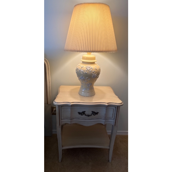 Wooden Nightstand with Drawer Featuring Decorative Table Lamp
