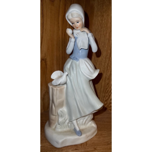 Vintage Lladro Art Porcelain - 'Girl With Flowers' 9"T
