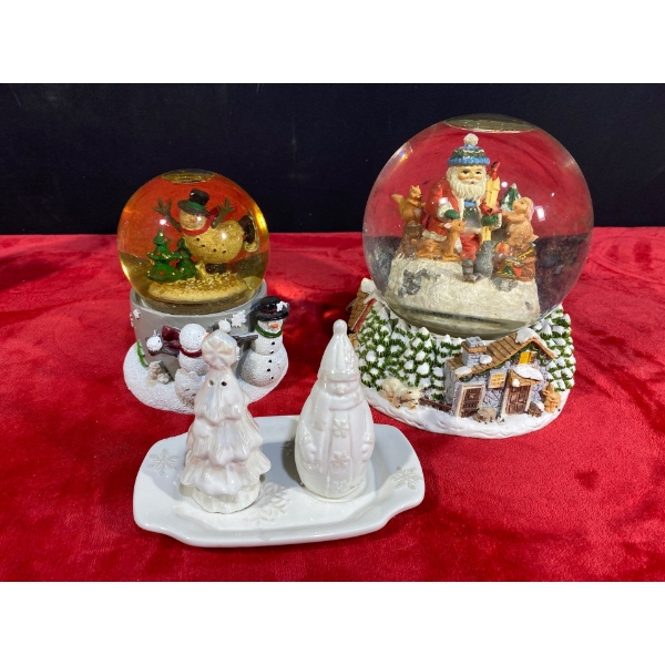 Winter Snowglobes and Decor