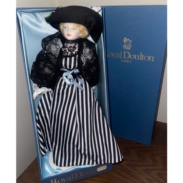 Boxed 1983 Royal Doulton Peggy Nisbet 'Ascot' Heir;oom Doll 13T