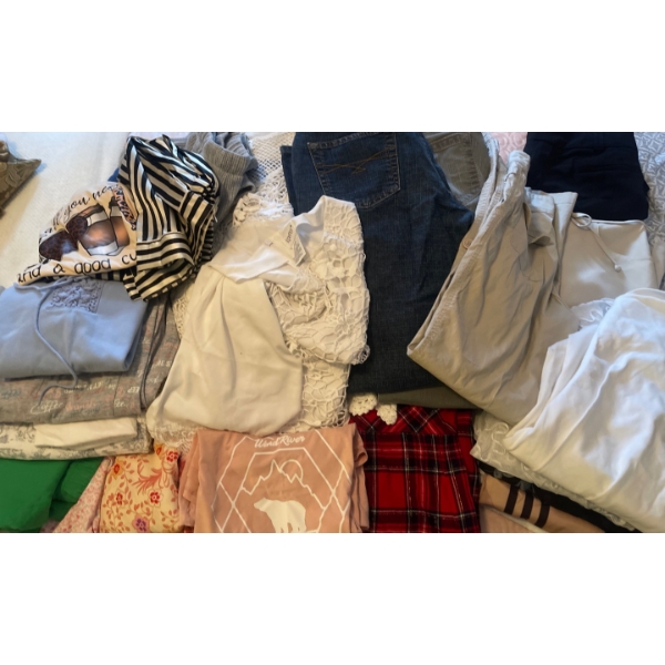 C35 Pants & Dresses Ladies Size M 