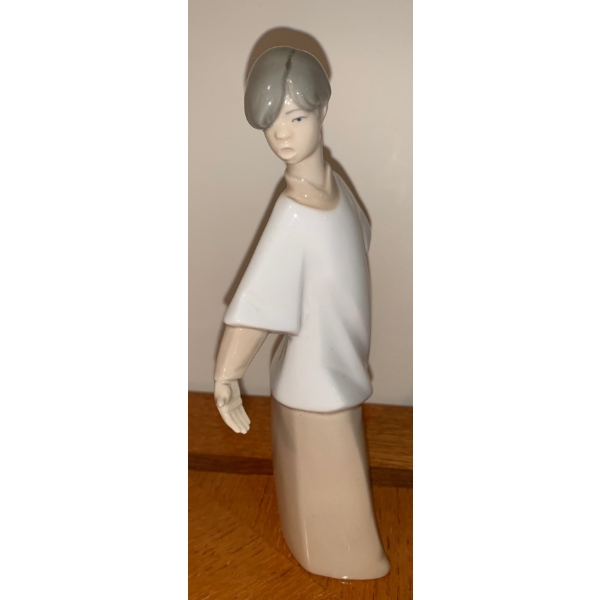 Lladro Porcelain Choir Boy 8T 