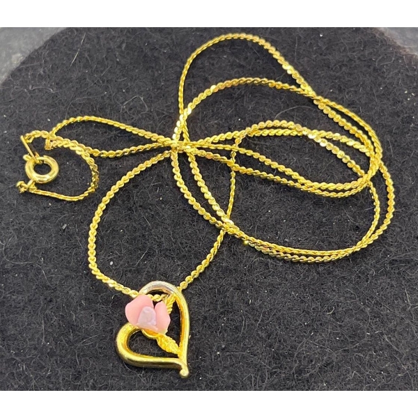 Gold Plated Heart Necklace with Enamel Flower (total weight 5g)