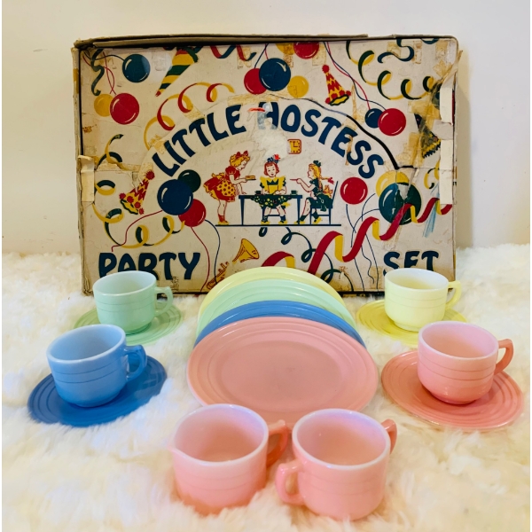 Vintage 1930s Little Hostess Party Tea Set in Original Box, Pastel Colors, 16 Pieces
