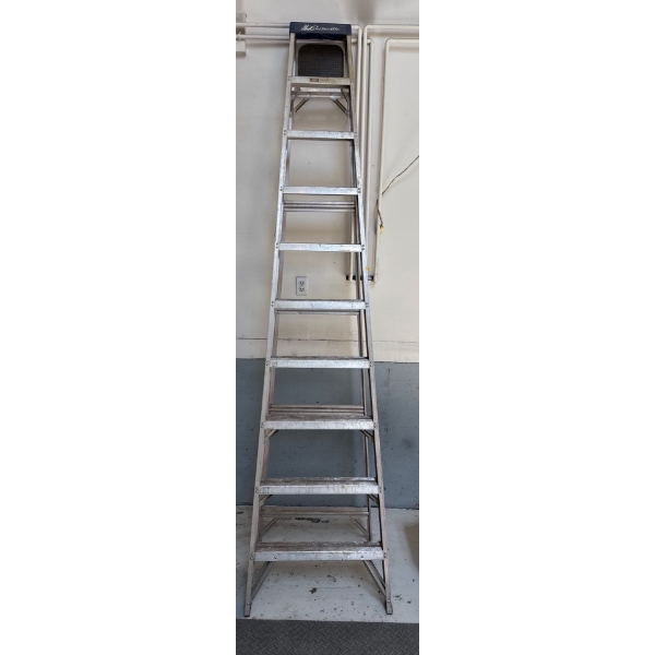 9 Rung Louisville Ladder 