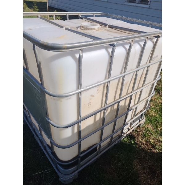 Rain Barrel w Cage