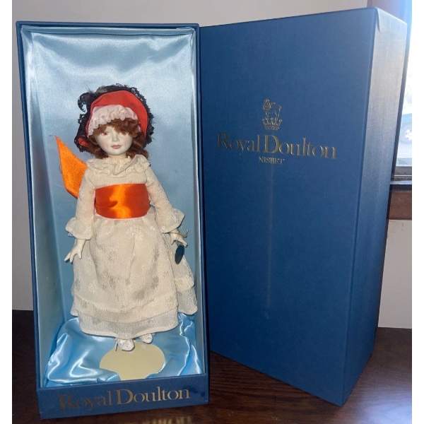 Boxed Royal Doulton Nisbet Waiting Doll 10T