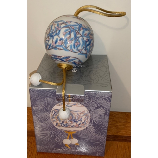 Lladro Porcelain 2003 Under The Mistletoe Ornament