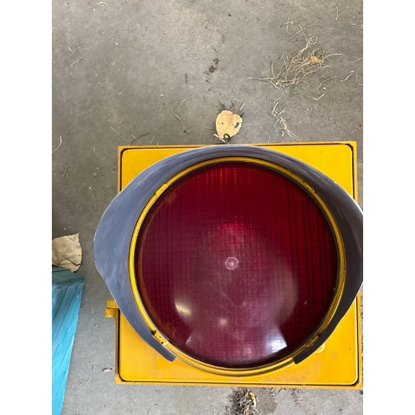  traffic light that can be connected to your stereo in good working condition