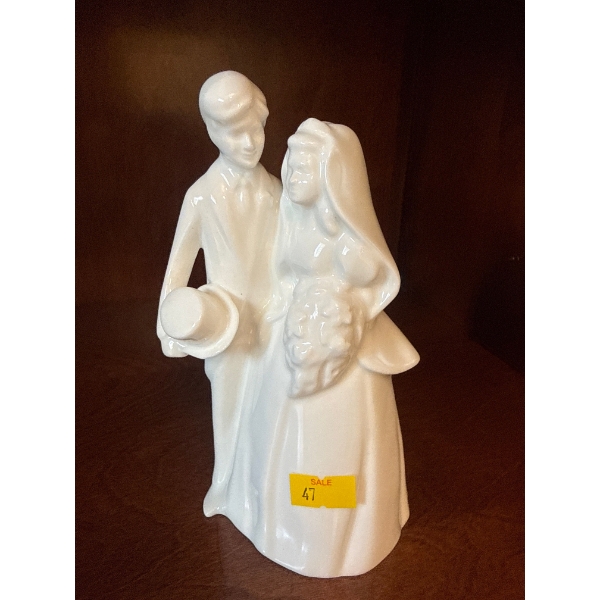 Royal Doulton 'Bride and Groom' Figurine - 8T 