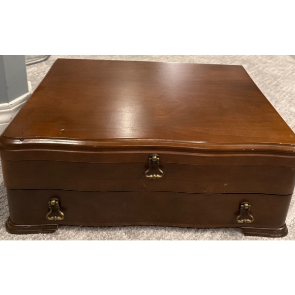 Silver Plated Flatware Collection In Oak Chest - Rogers & Oneida
