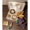 Image 1 : Vintage Broochs & Assorted Costume Accessories 