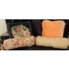 Image 6 : Decorative Pillows and Gilded Serving Set