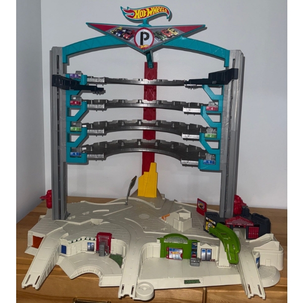 Mattel Hot Wheels City Ultimate Garage Playset 