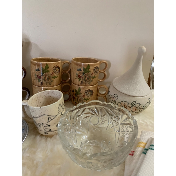 Kitchenware and Home Items, Featuring Mugs, Plates, and Decor