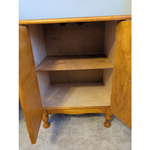 Vintage Oak End Table - Missing 1 Knob See Photo 