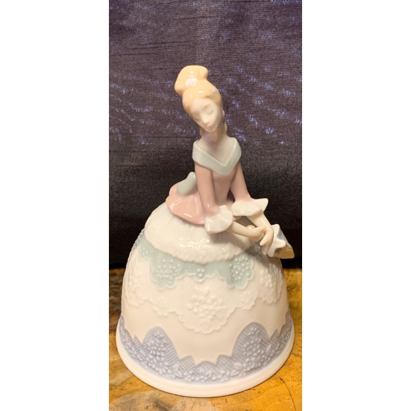 LLADRO Porcelain - 'Sounds of Summer Bell' 5T