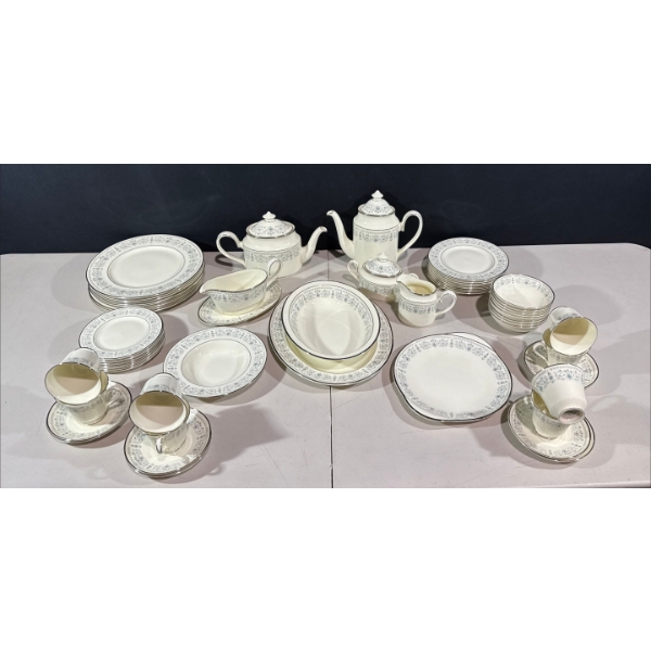 Minton "Beaumaris" Fine Bone China Set (8 Placesettings)