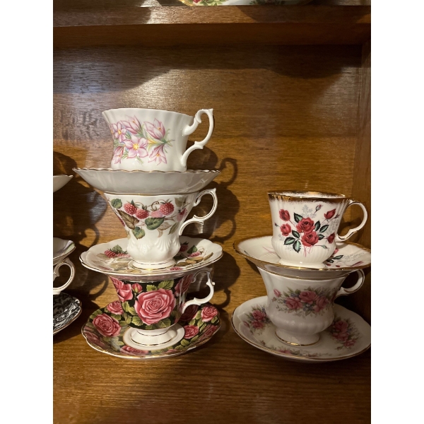Collection of six tea cup, and saucer's bone China.