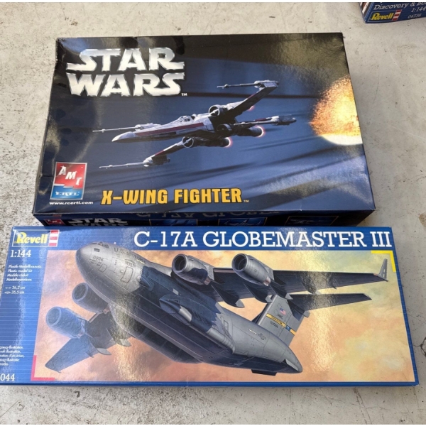 Star Wars X-Wing Fighter w/ C-17A Globemaster III 1:144 Sc 