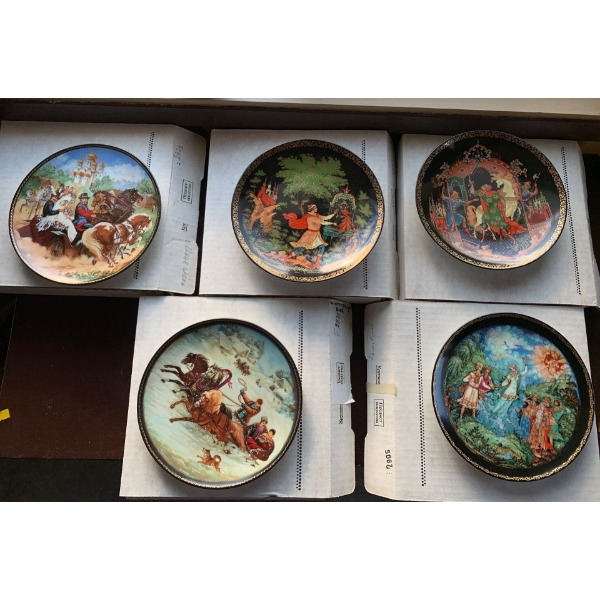 Decorative Plates Collection 