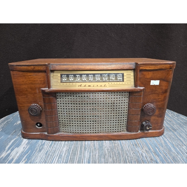 Antique Standard Broadcast 'Admiral' Radio (One Dial Knob Missing), Made in USA 15B123