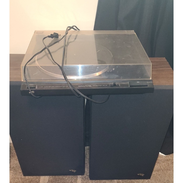 Vintage JVC Turntable Model L-AX3 and Speakers Model SK-202C