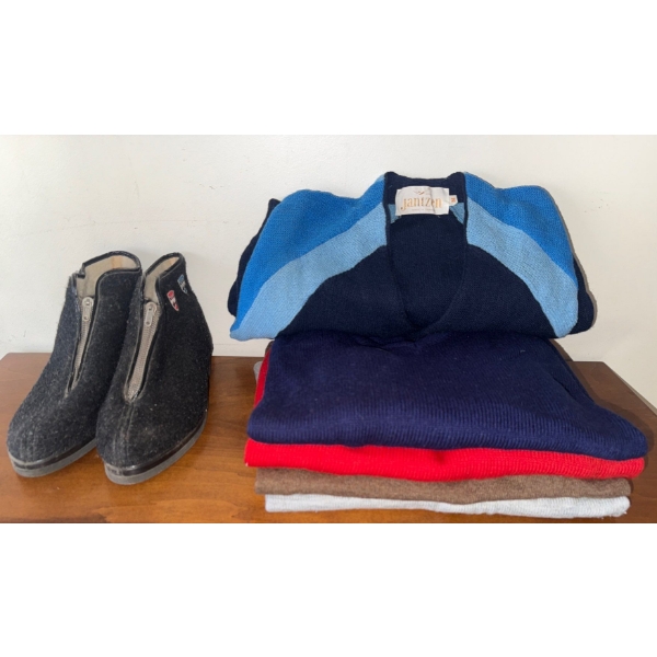 Vintage Casualwear - Laceless Hightop Boots w/ Assorted Active Wear Size M/L 