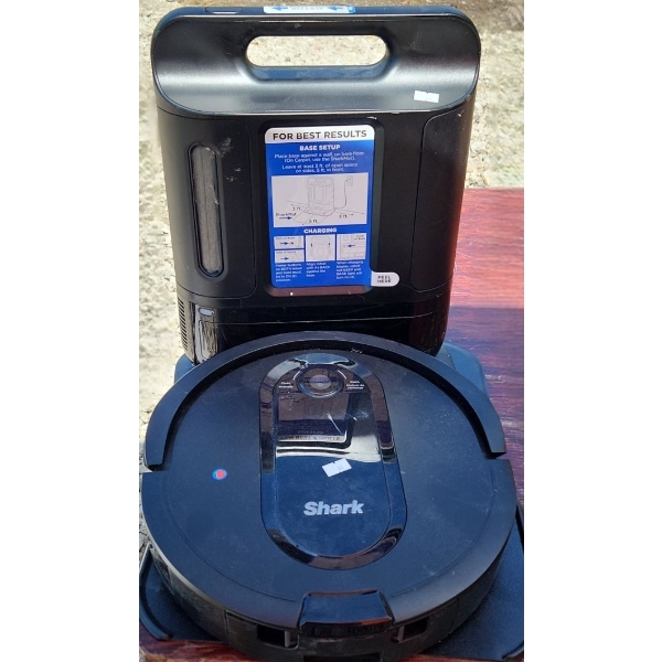 Shark Robot Vacuum Model UR1110ARCA w/ Charging Dock 