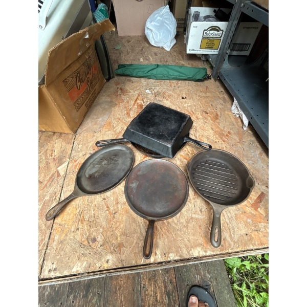 Collection of cast-iron frying pans lodge, Findlay, and other great manufacturers nice collection of
