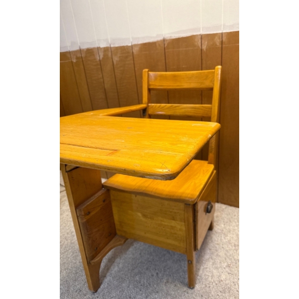 Wooden Students Desk - 23W, 31D, 28T 