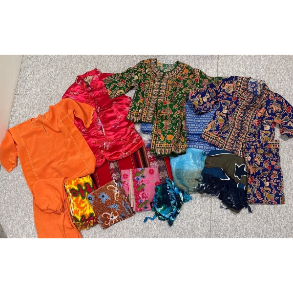 Malaysian Traditional Dress for Woman (Very Small Size) w/ Cultural Fabric, Scarves 