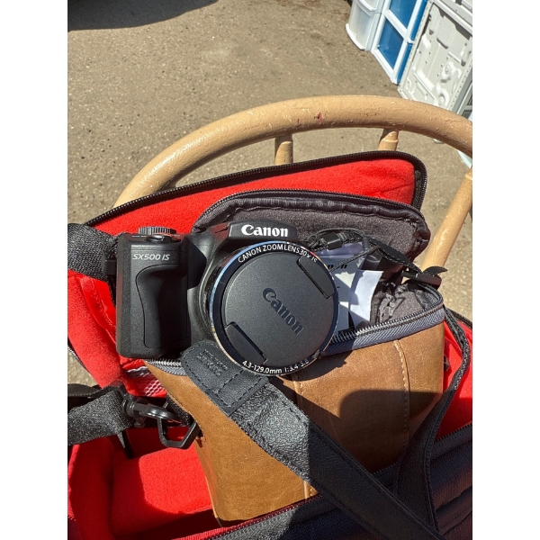 Canon sx500is digital camera and bag