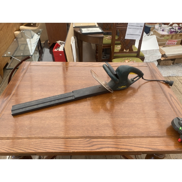 Yardworks 3.7A Electric Hedge Trimmer, Model 60-3090-0
